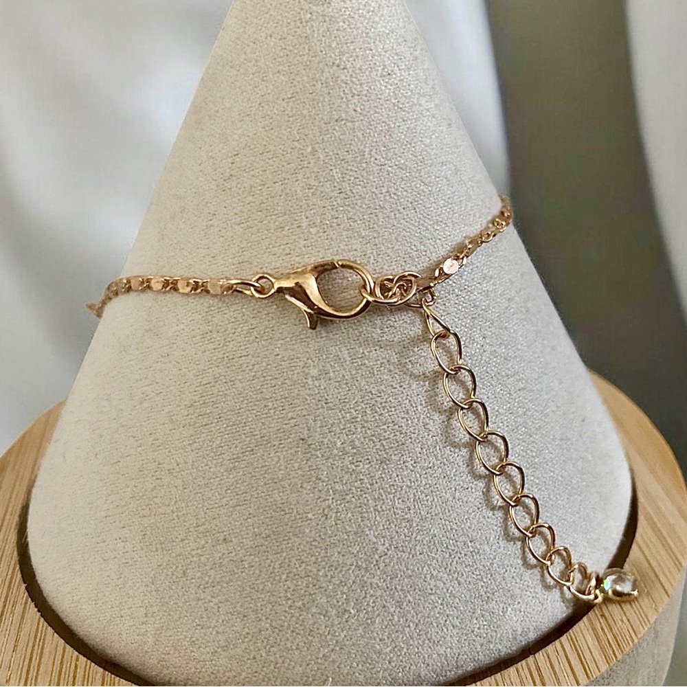 Women’s gold plated 6.5 inch bracelet with 2 inch extender - Picture 3 of 4